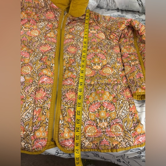 Isaac Mizrahi Women's Floral Reversible Quilted Teddy Jacket - Yellow and Pink - Picture 10 of 10